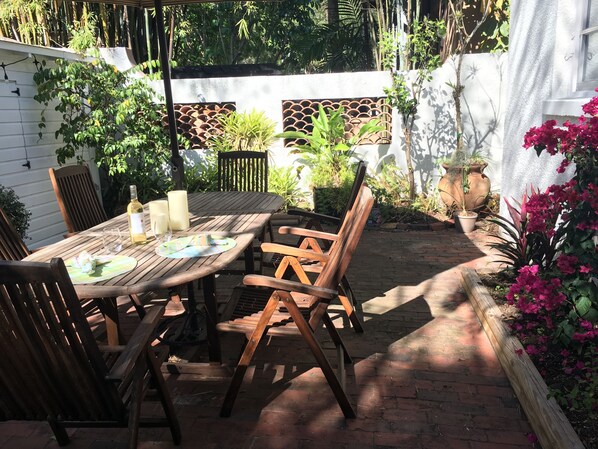 Private back patio great for BBQ / sipping wine 
and quiet nights
