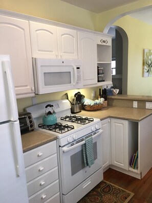 kitchen fully equipped
