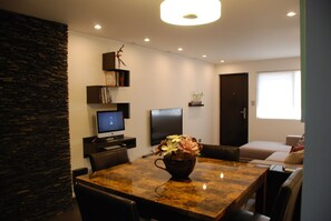 Living Room with cable, led tv, bluray & xbox
