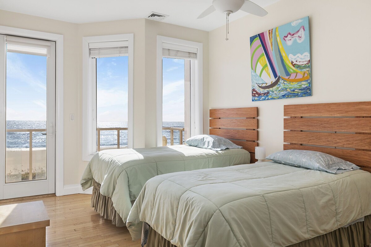 LUXURY OCEANFRONT HOUSE! POOL HOT TUB FACING THE OCEAN- CALL FOR LAST MIN DEALS!