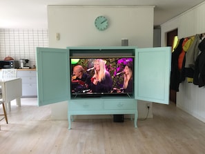 TV från 2017 med bl a Netflix och ComHems-kanaler