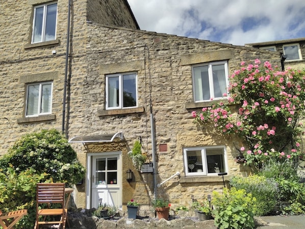 The Lodge looking magnificent in the summer!