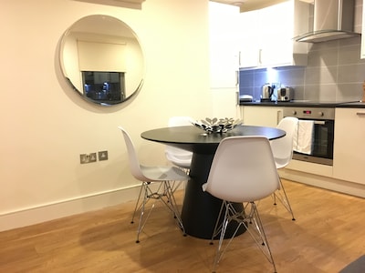 Modern Apt in Bayswater Central London FREE WIFI &AIRCON by City Stay London