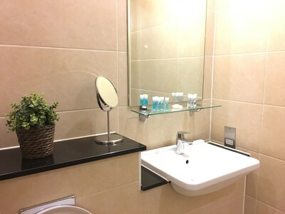 Modern Apt in Bayswater Central London FREE WIFI &AIRCON by City Stay London