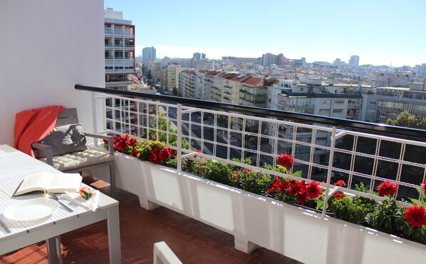 Balcony of the living room for sunshine bliss. View of Lisbon
