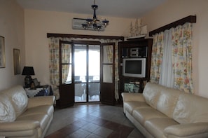 FROM THE SITING ROOM TO THE TERRACE