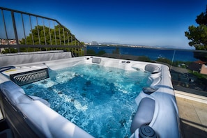Jacuzzi on roof terrace