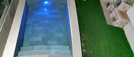 Piscina y patio