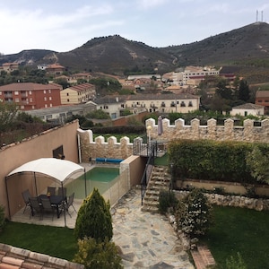 Casa rural(alquiler íntegro)con jardín, piscina privada, BBQ a 1h. de Madrid