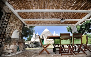 The borghetto of L'Antico Trullo, table and to the left the kitchen