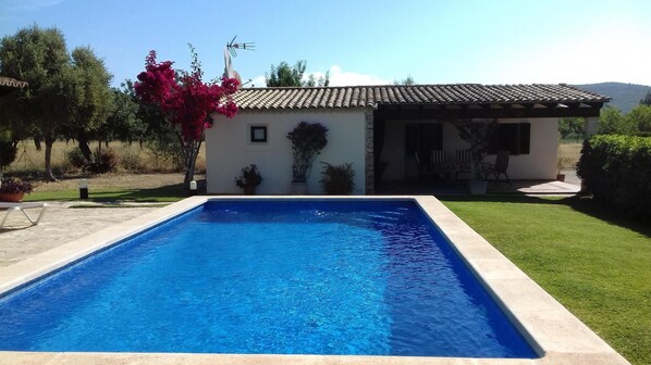 Pool to main house