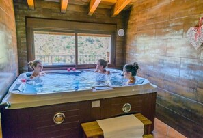 Indoor spa tub