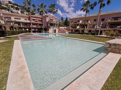 Luxury, modern penthouse with 4 pools, close to beaches, restaurants and golf.