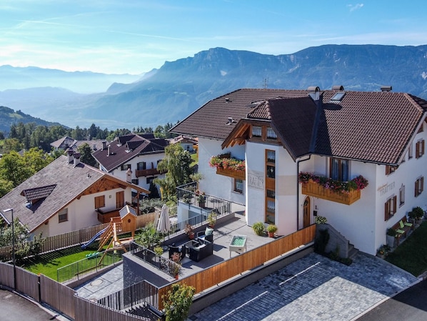 External view of the building. Appartements Tratter