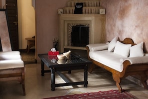 BALINAISE ROOM