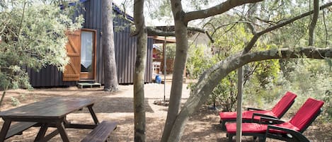 Chalet au milieu des arbres