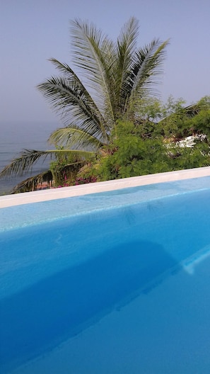 Vue de la Piscine a debordement