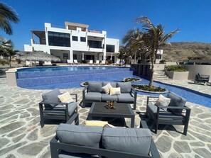 Sitting area overlooking second level pool and ocean.