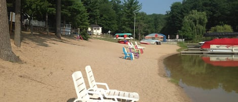 Sandy Beach w/ Shared Kayaks, Chairs, and Docks