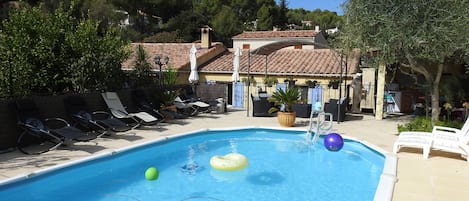 Vu d'ensemble piscine & villa 