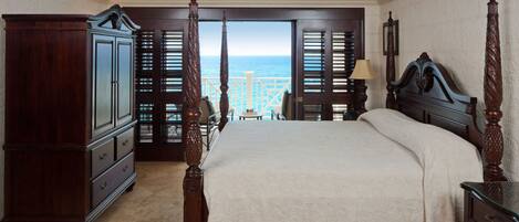 Four poster king size bed with beautiful views