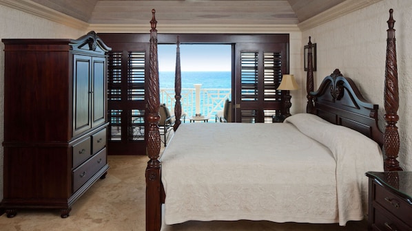Four poster king size bed with beautiful views