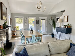 Dining table easily seats 8 & expands to become larger