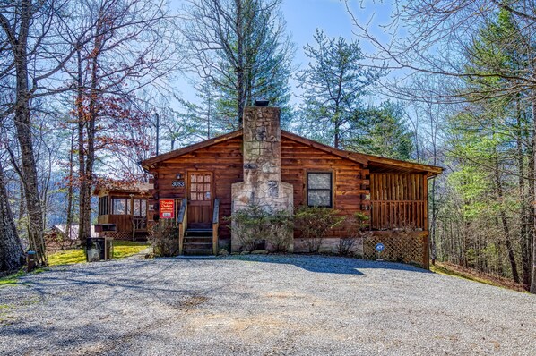 Pigeon Forge Cabin "Walden Ridge Retreat" - Parking area