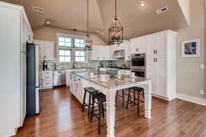 Surf-or-Sound-Realty-Hatteras-Grander-836-Kitchen-4