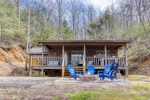 Smoky Mountain Cabin "Water's View"