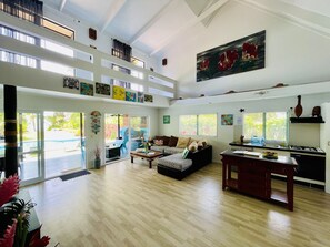 open bright spaces we have made the house unique , bright and modern pacific