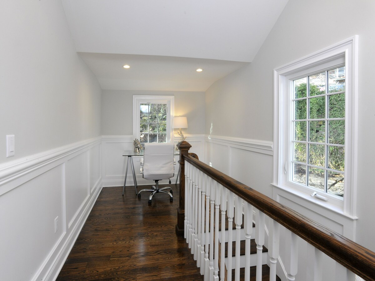 Great hotel alternative!!! Brand New!!! 3 Bedroom Home – Heart of Greenwich