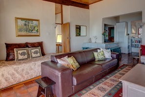 The open plan entrance hall, kitchen and lounge 