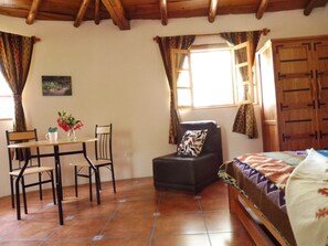Guests bedroom with Queen bed