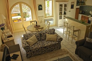 The living room overlooks the sunny terrace.