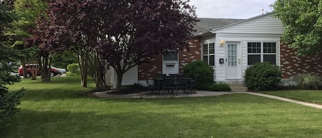 Large corner yard with front patio and patio set