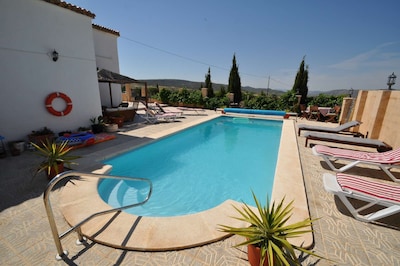 Stunning, luxury villa with large pool set on border of Alicante & Murcia/ 