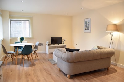 Newly refurbished, Greater London. Apartment 12