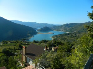 Villa panoramica sul Lago del Turano