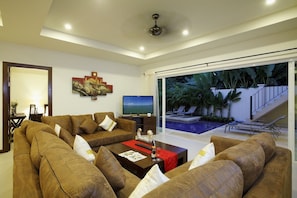 Living room with 50 inch flat screen TV, DVD player and cable channels