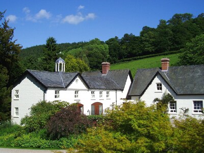 Waldhütte und Wald Halten Sie sich kombiniert - Kerry, Newtown, SY16 4DW