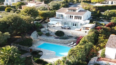 Schöne neu renovierte 4 Schlafzimmer Familienvilla in Antibes