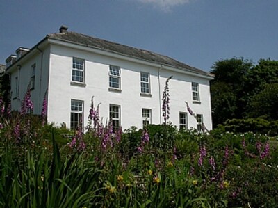 Fowey Apartment With Outdoor Pool And Gardens In Historic Mansion House