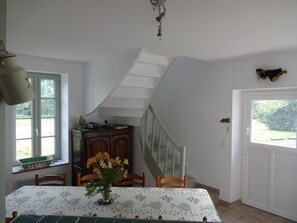 entrée de plain pieds sur salle à manger