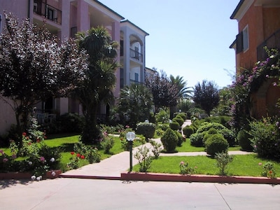 APARTMENT IMMERSED IN THE GREEN -AZALEA-