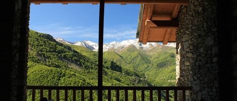 Panorama sulla Valle Corsaglia Chalets Mongioie - Portico privato Chalet Bossou