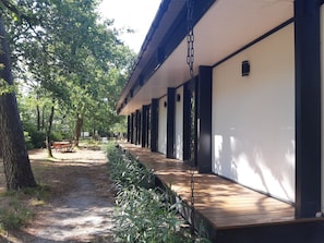 Terrasse côté chambres