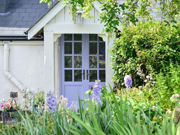 Front door of Candlelight Cottage, Totnes, Devon, UK
