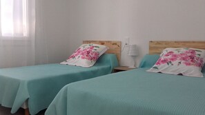 Chambre bleue avec 2 lits