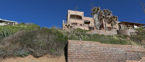 visione della casa dalla spiaggia